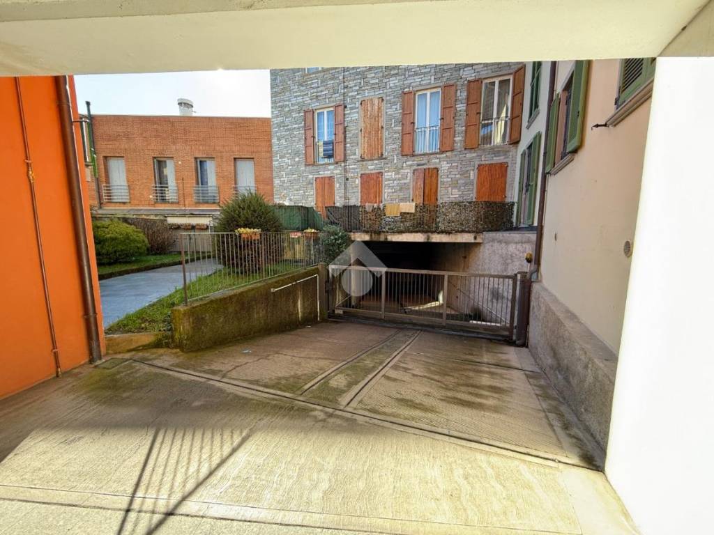 Box / garage a Airuno in Piazza Fenaroli, 6 - Foto 2