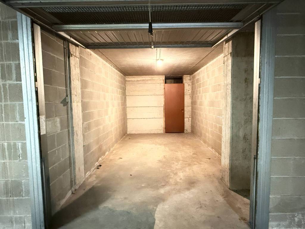 Box / garage a Airuno in Piazza Fenaroli, 6 - Foto 3