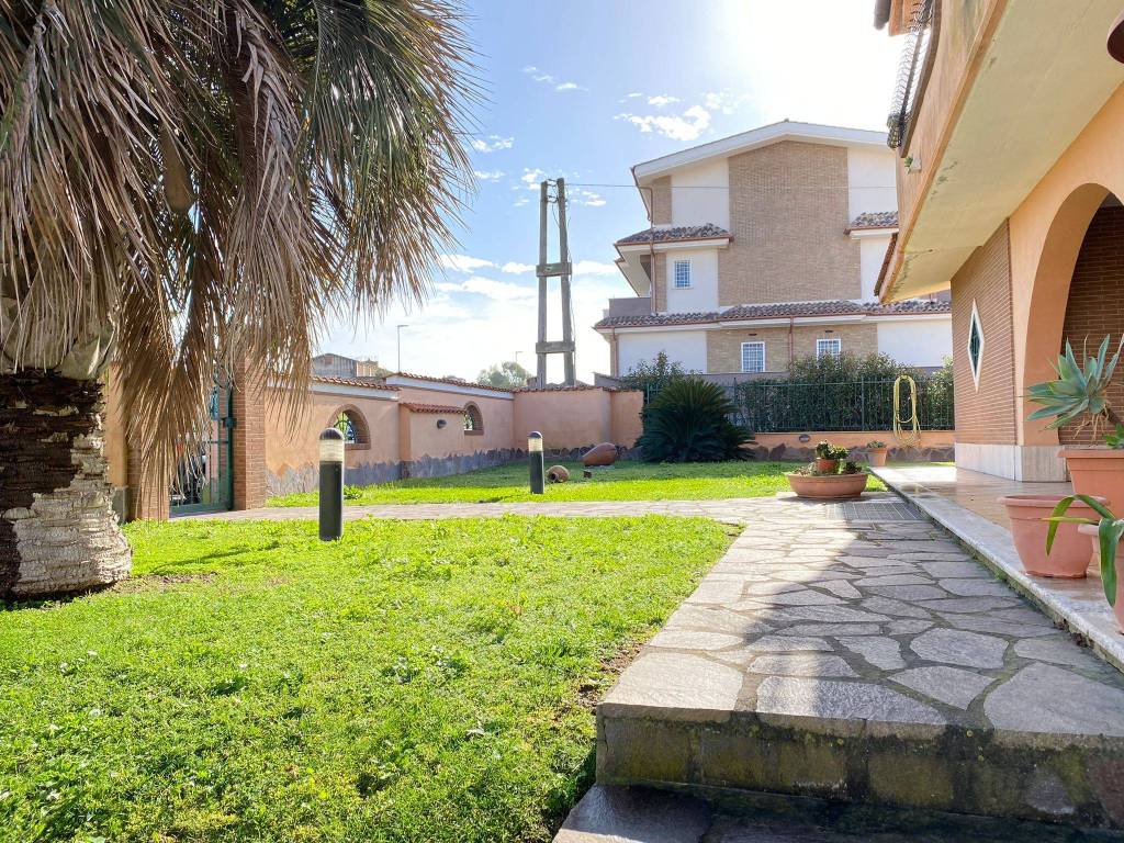 Villa a Pomezia in Via Mar Caspio - Foto 2