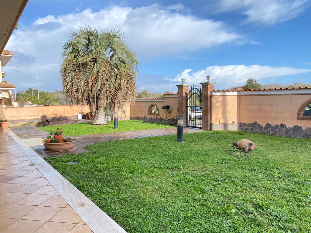 Villa a Pomezia in Via Mar Caspio - Foto 3