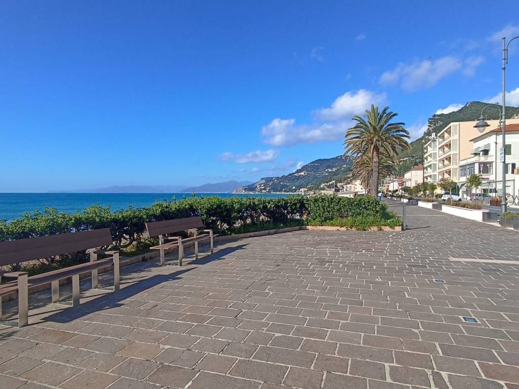 Appartamento a Finale ligure in Via Aurelia, 89 - Foto 2