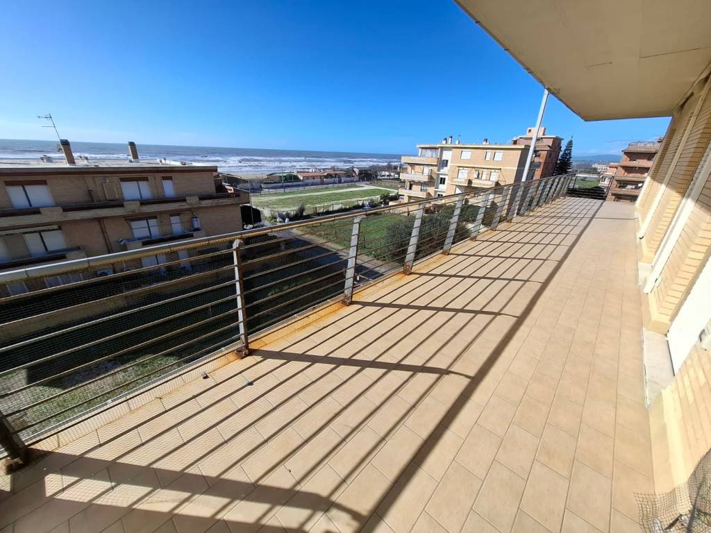 Attico / mansarda a Fiumicino in Via Pattada, 16 - Foto 2