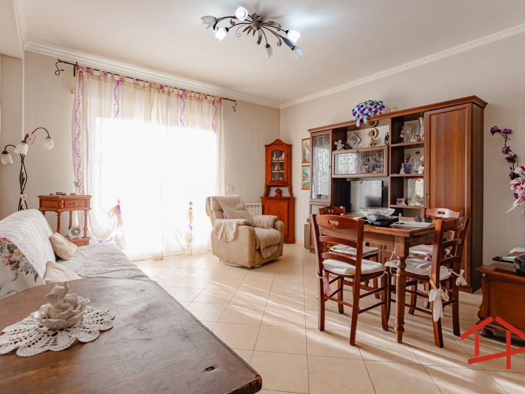 Appartamento a Pomezia in Via Catullo - Foto 4