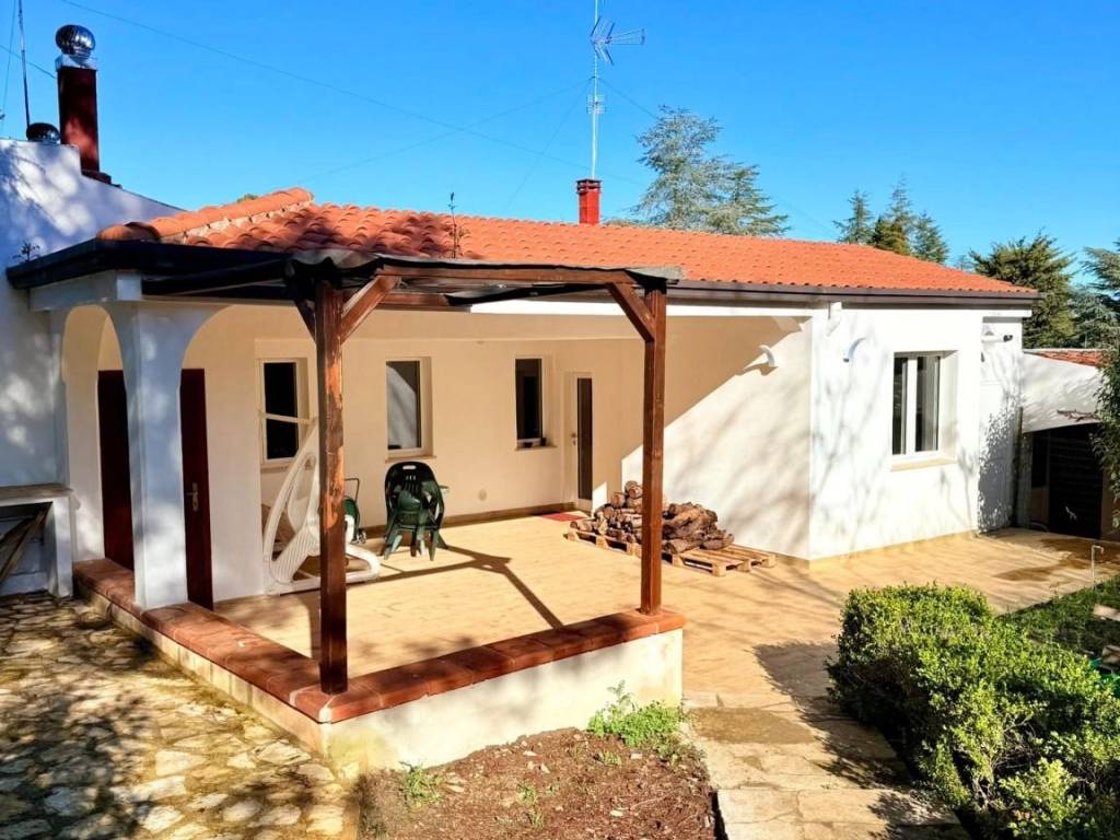 Villetta a schiera a Cassano delle murge in Contrada Fra Diavolo - Foto 5