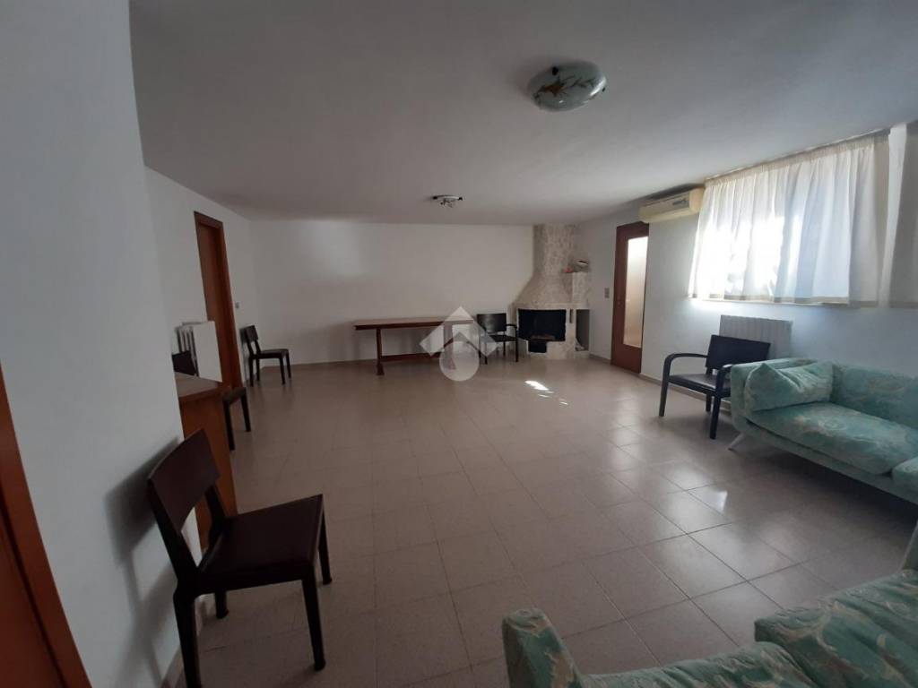 Villetta a schiera a Cassano delle murge in Zona frà Diavolo - Foto 4