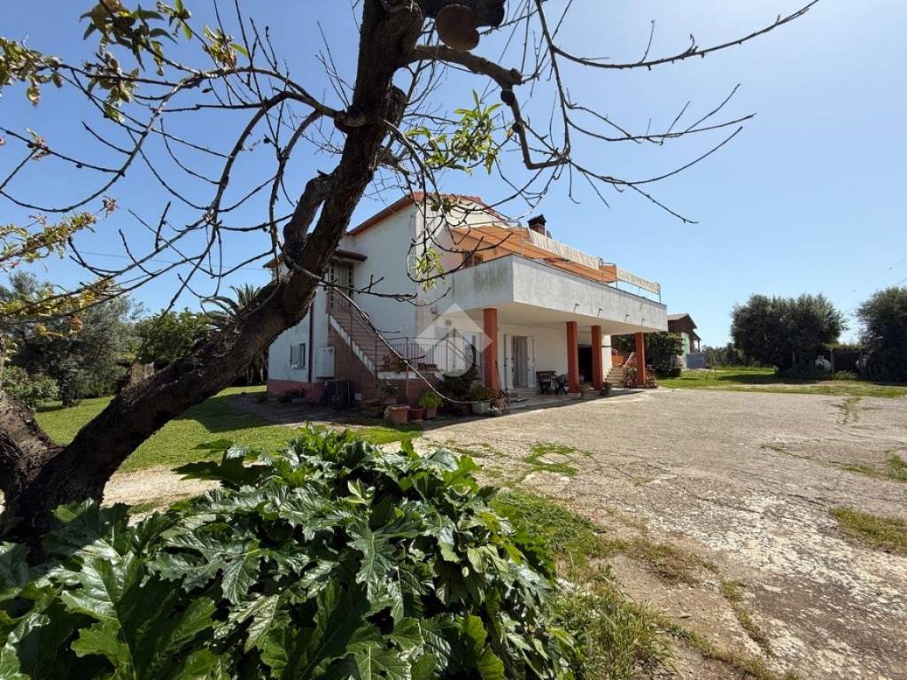 Rustico / casale a Montalto di castro in Strada del Fiora, 19 - Foto 2