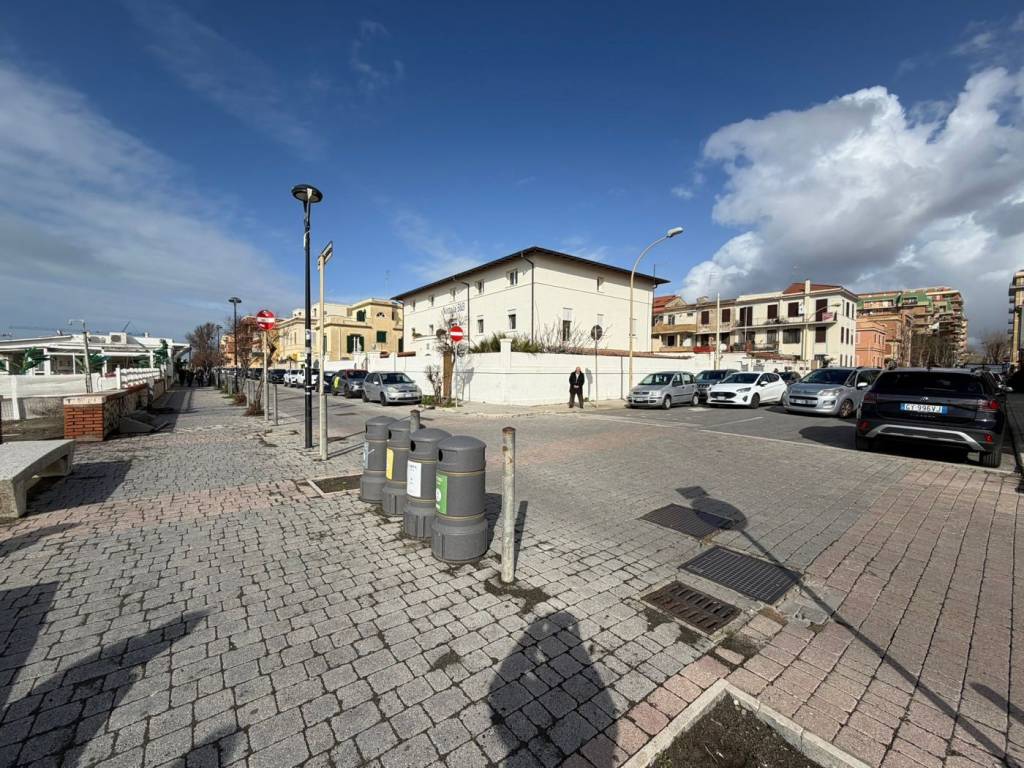 Appartamento a Ladispoli in VIA DUCA DEGLI ABRUZZI, 177 - Foto 2
