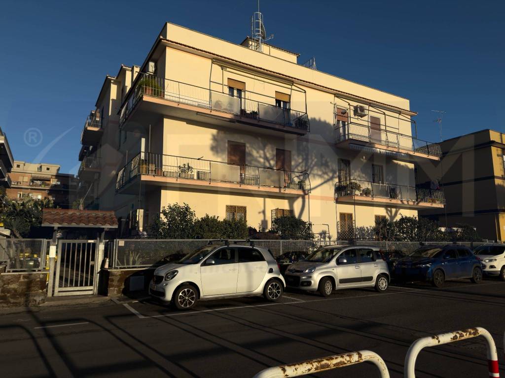 Appartamento a Pomezia in Via Camillo Benso di Cavour, 4 - Foto 3