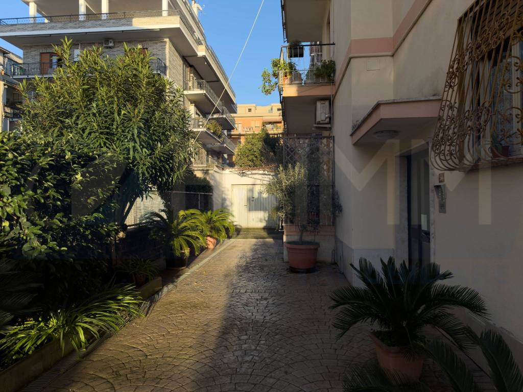 Appartamento a Pomezia in Via Camillo Benso di Cavour, 4 - Foto 4