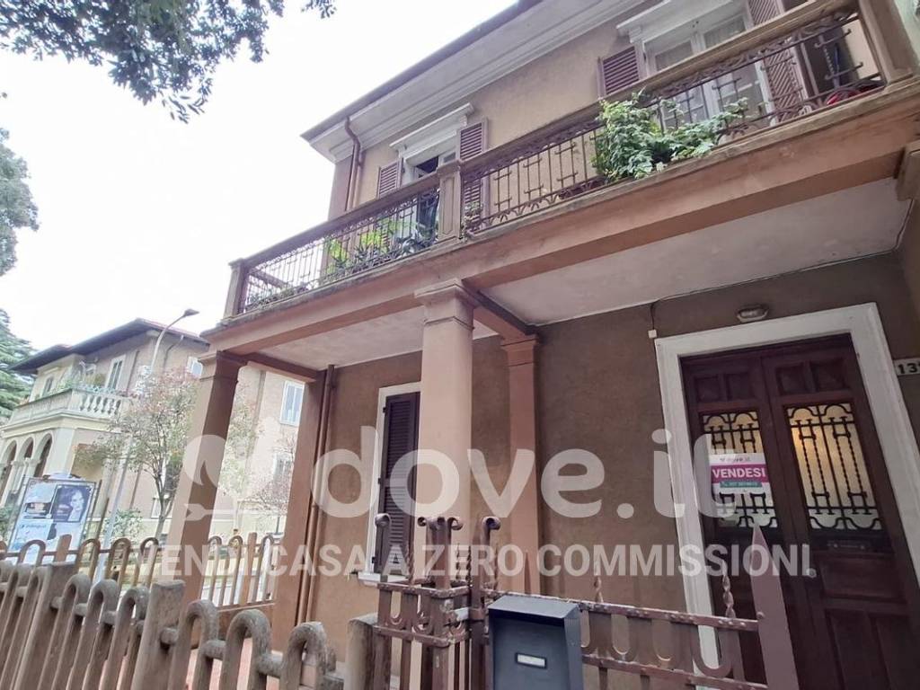 Villa a Pesaro in Viale della Vittoria, 132 - Foto 2