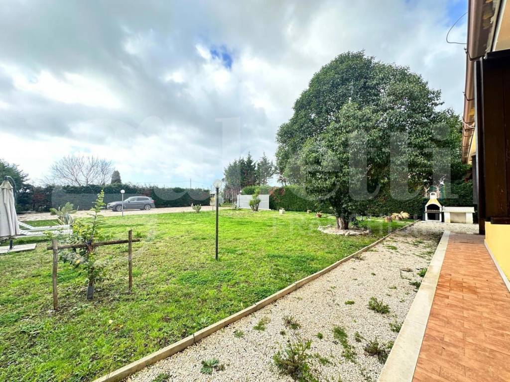 Villa a Latina in Strada Valmontorio, 341 - Foto 3