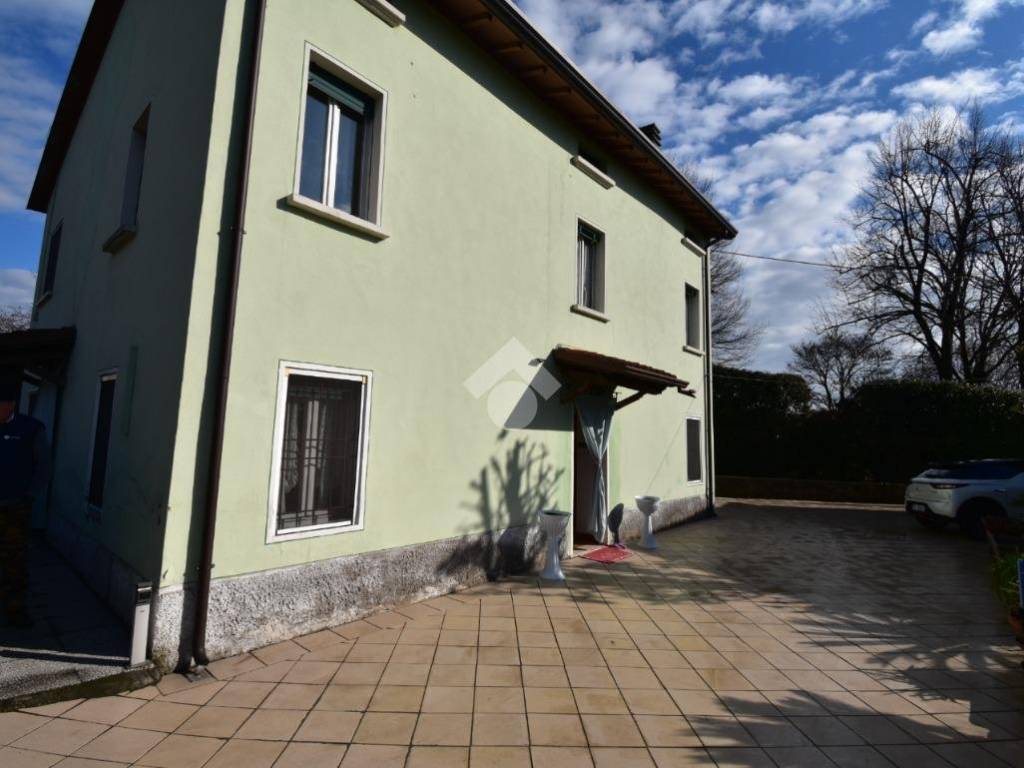 Villa a Castiglione delle stiviere in Via padre costanzo beschi, 45 - Foto 4
