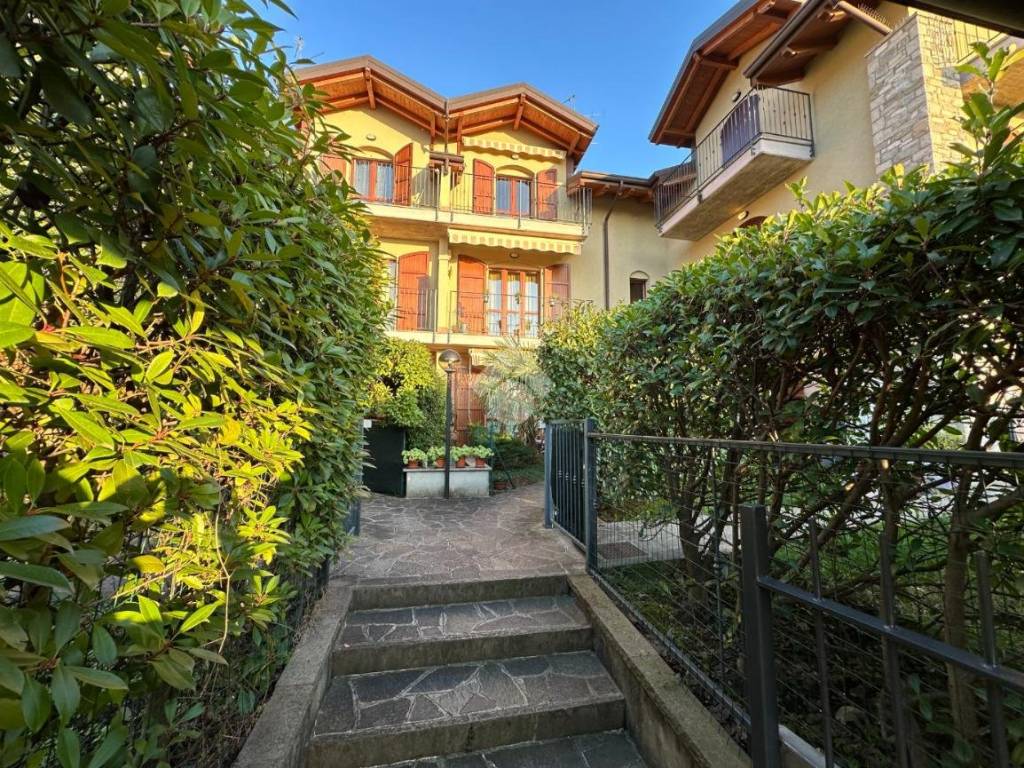 Appartamento a Calco in Via Ghislanzoni, 14 - Foto 2