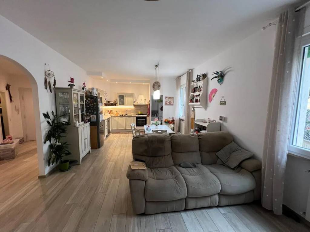 Appartamento a Cecina in Via Gian Battista Vico - Foto 4