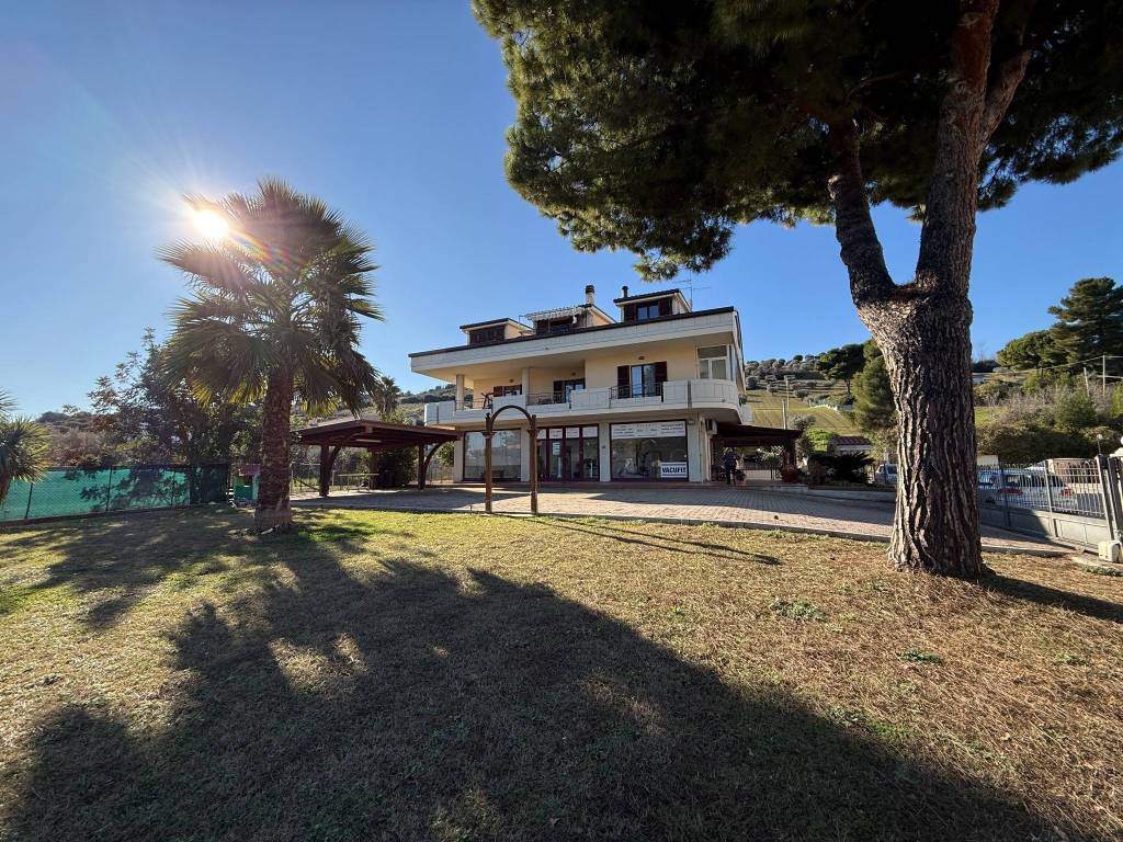 Villa a Alba adriatica in Via Adriatica, 28 - Foto 4