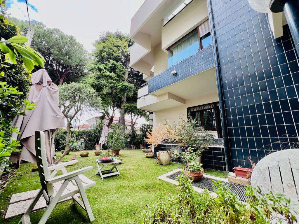Appartamento a Riccione in Viale Maria Borman Ceccarini, 198 - Foto 4