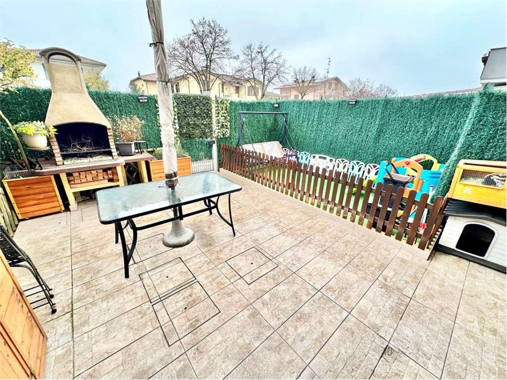 Villetta a schiera a Massa lombarda in VILLETTA A SCHIERA - 4 camere e corte privata ! - Foto 3