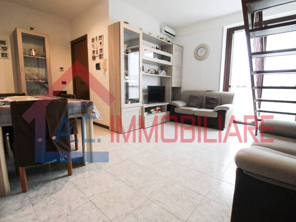 Appartamento a Vergiate in Via Felice Cavallotti, 6 - Foto 2