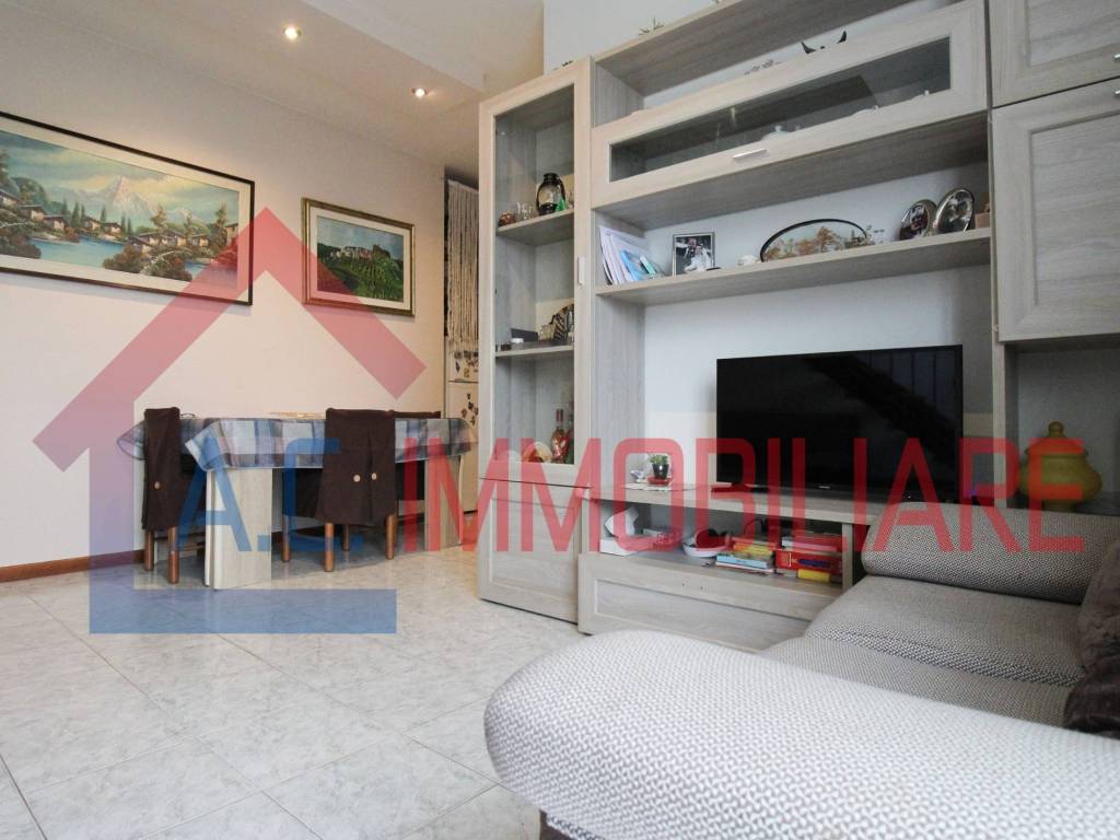 Appartamento a Vergiate in Via Felice Cavallotti, 6 - Foto 3