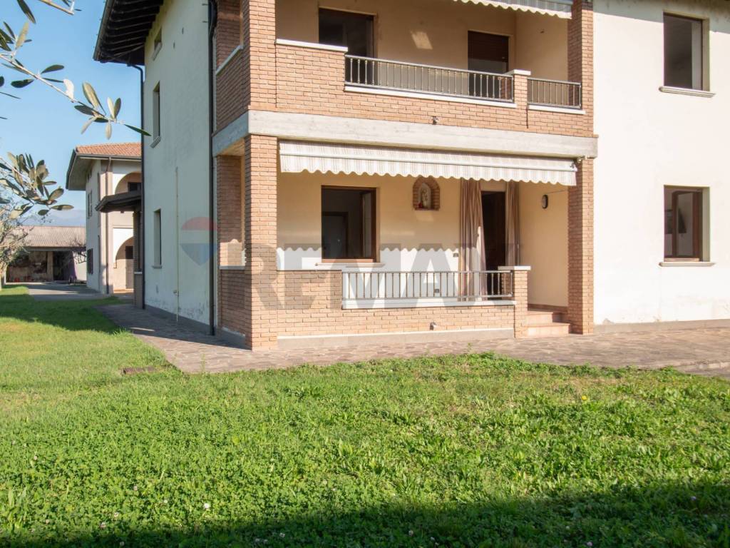 Villa a Castegnato in via Camillo Benso Conte di Cavour, 184 - Foto 3