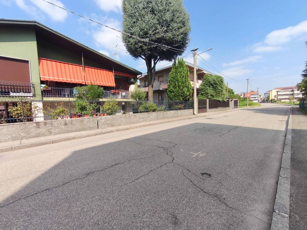 Villa a Busto arsizio in Via Busona, 14 - Foto 2