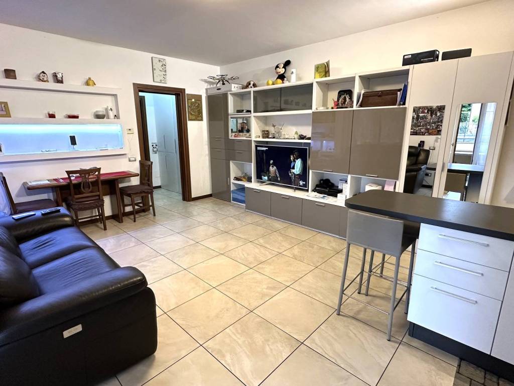 Appartamento a Saronno in Via Valtellina, 5 - Foto 3