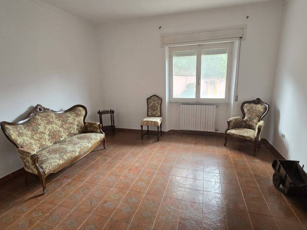 Appartamento a Oliena in Via Alberto Calamida - Foto 2