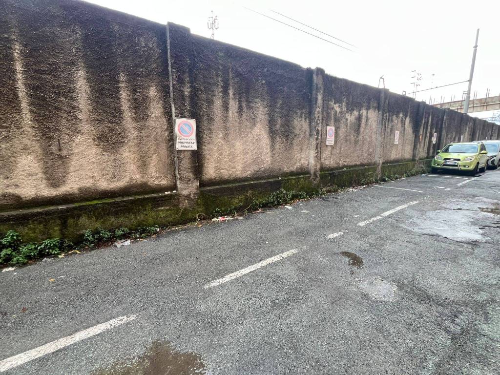 Box / garage a Genova in Via Giacomo Bruzzo - Foto 3