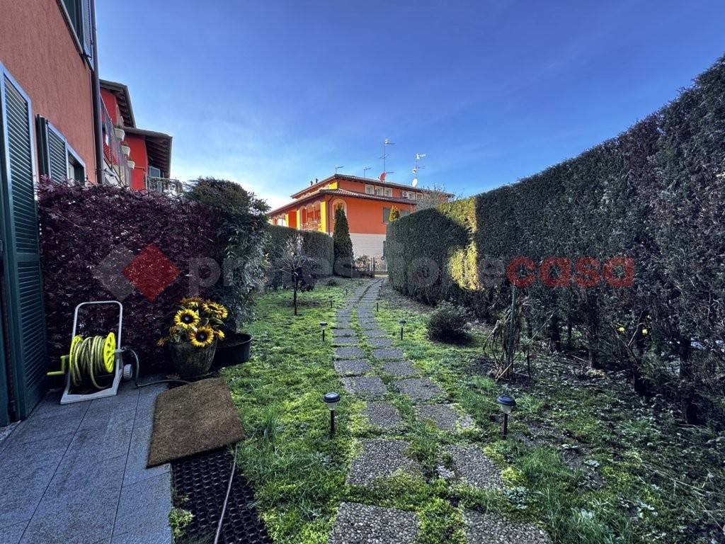 Villetta a schiera a Castelletto sopra ticino in Via I Maggio - Foto 3