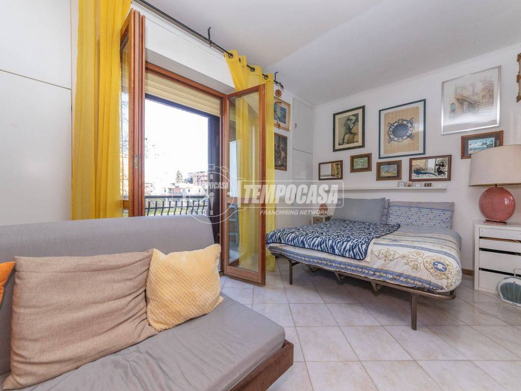 Appartamento a Pomezia in Via Fratelli Bandiera - Foto 4