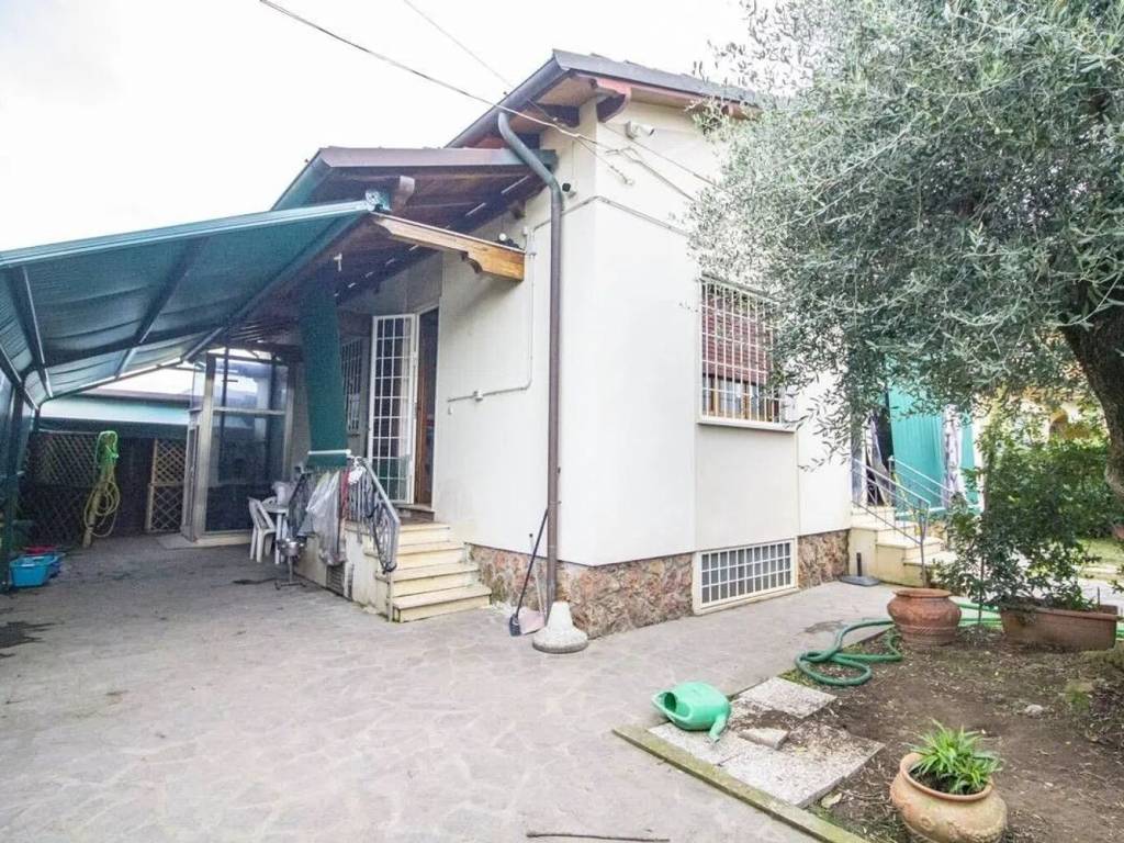 Villa a Camaiore in Via Della Pace - Foto 2