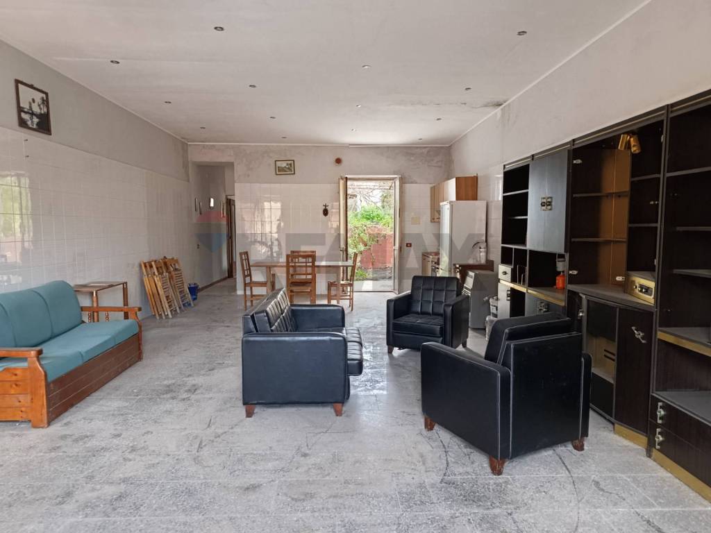 Casa indipendente a Acireale in via Barcellona, 67 - Foto 2