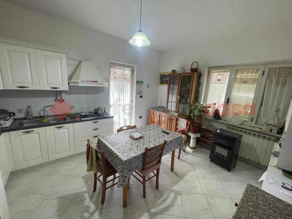 Appartamento a Mondragone in via palermo, 64 - Foto 2