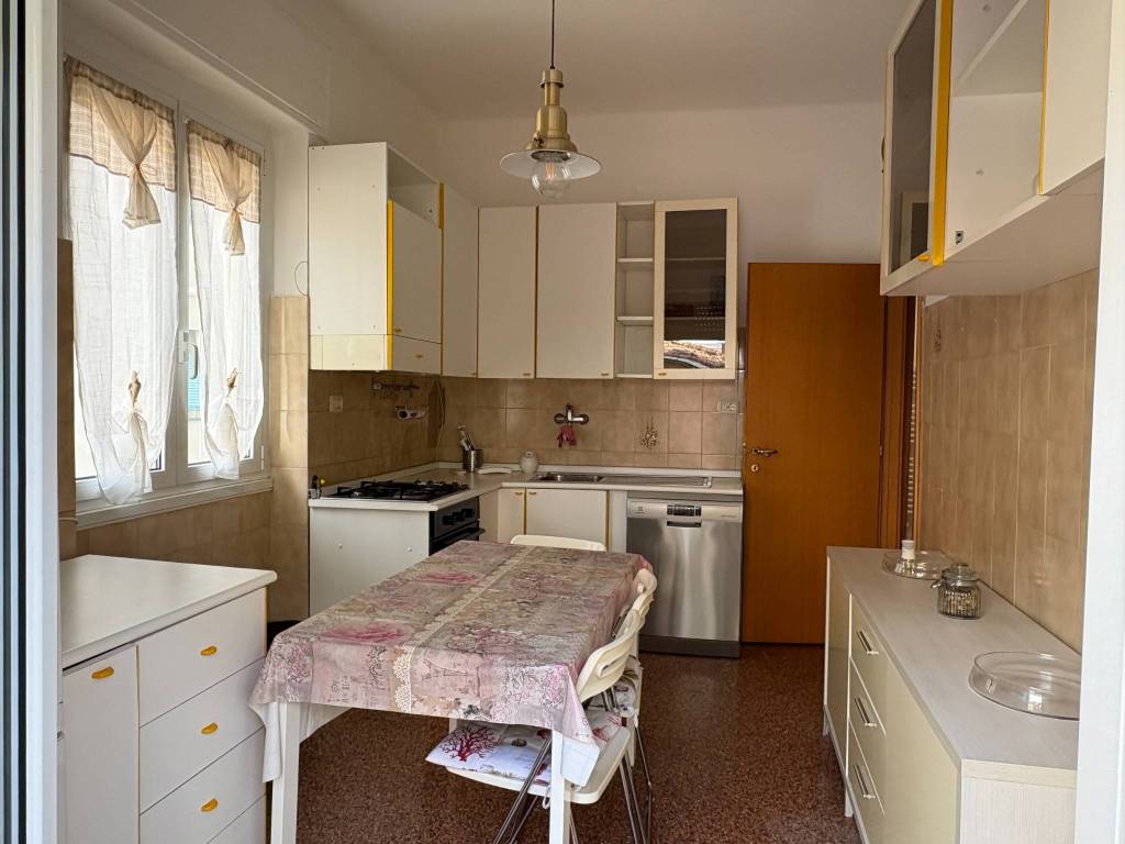 Appartamento a Genova in Via Giulio Tanini - Foto 2