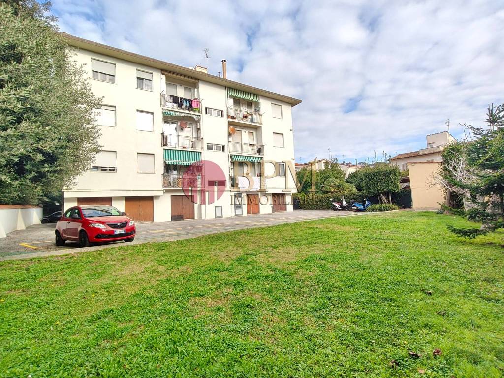 Appartamento a Livorno in Via Fratelli del Conte, 37 - Foto 2