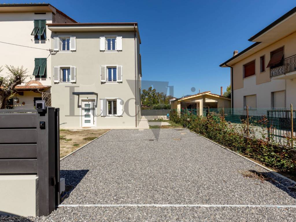 Villa a Lucca in Via delle Ville Prima, 246 - Foto 2