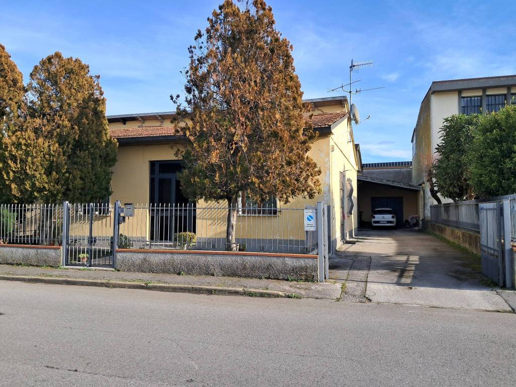 Villa a Montemurlo in Via Lunga, 55 - Foto 3