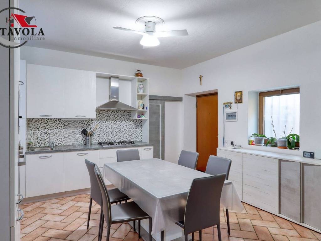 Appartamento a Bisuschio in Via Alessandro Volta, 2 - Foto 5