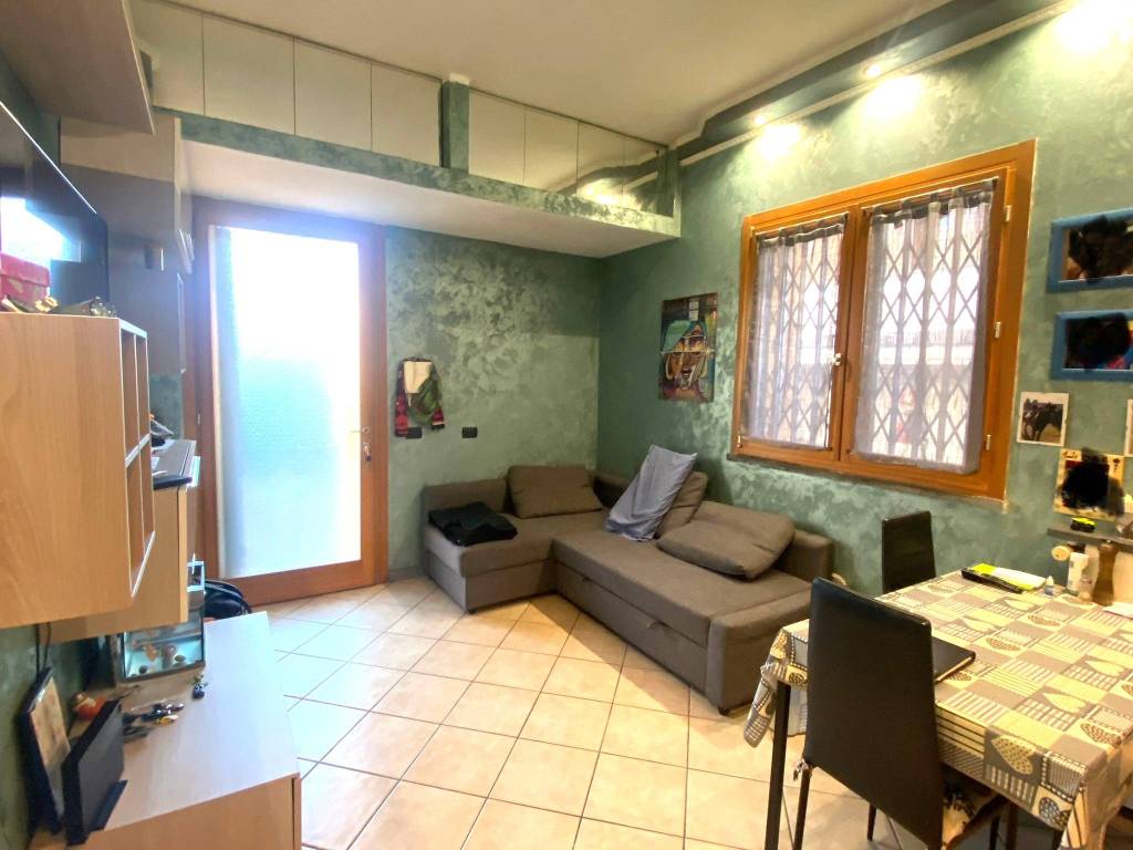 Appartamento a Cesano boscone in Via Pasubio, 7 - Foto 2