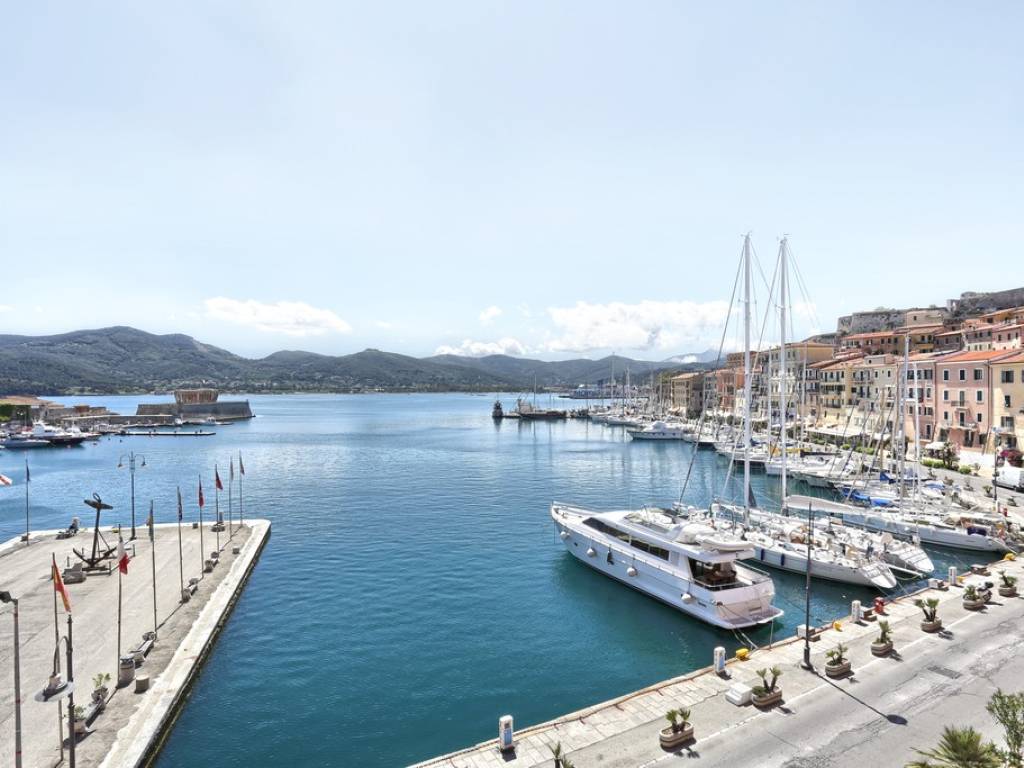 Attico / mansarda a Portoferraio in Piazza Camillo Benso di Cavour - Foto 3