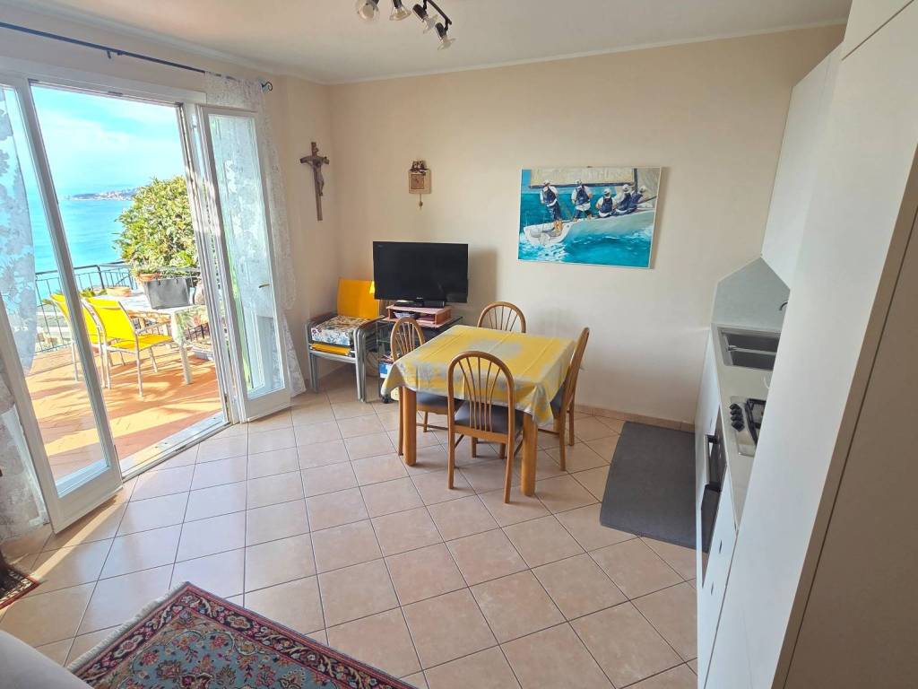 Appartamento a Ospedaletti in Corso Giuseppe Garibaldi, 68 - Foto 2