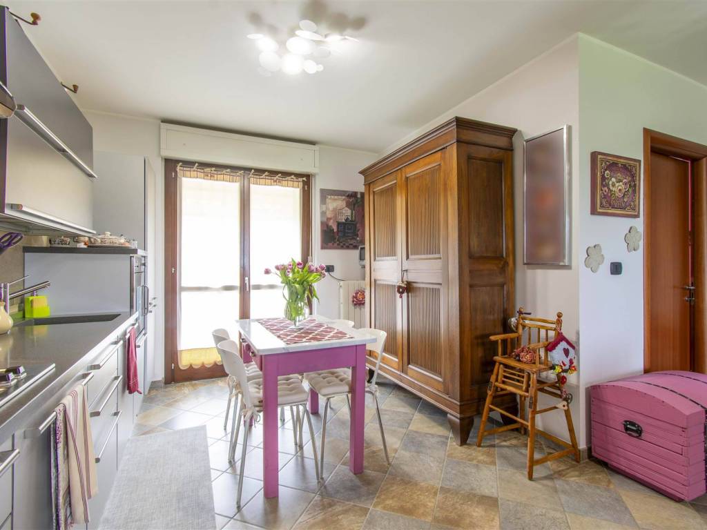 Appartamento a Leinì in via lombardore, 131 - Foto 2
