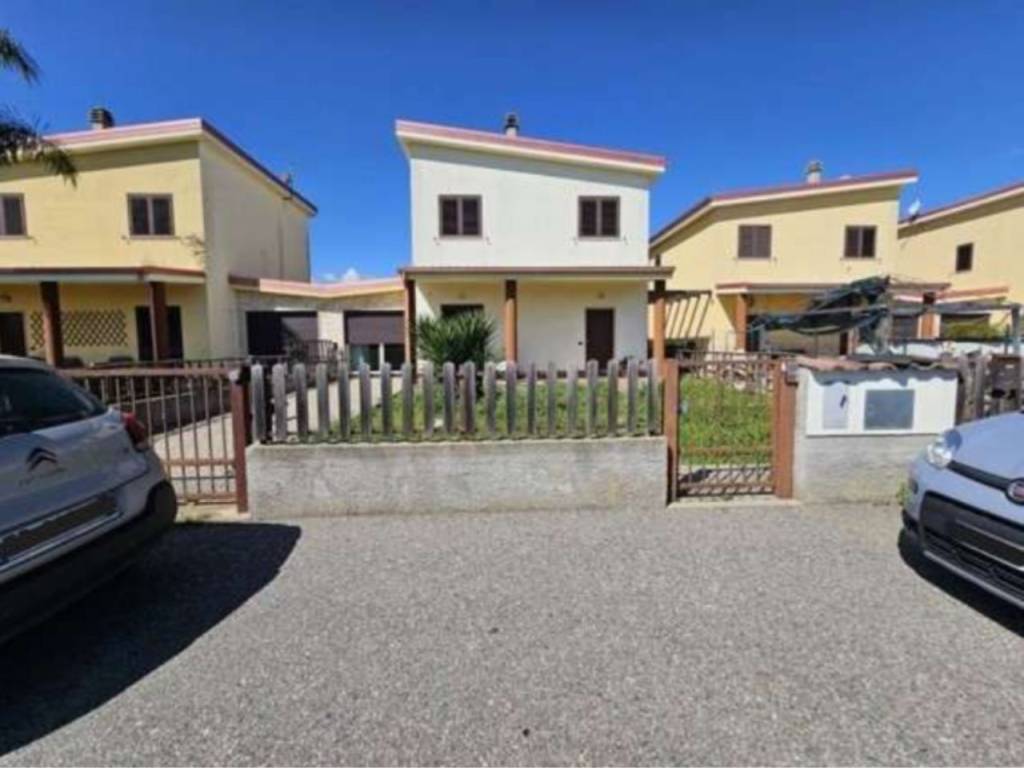 Villa a Crotone in VIA DEI TIGLI - Foto 2