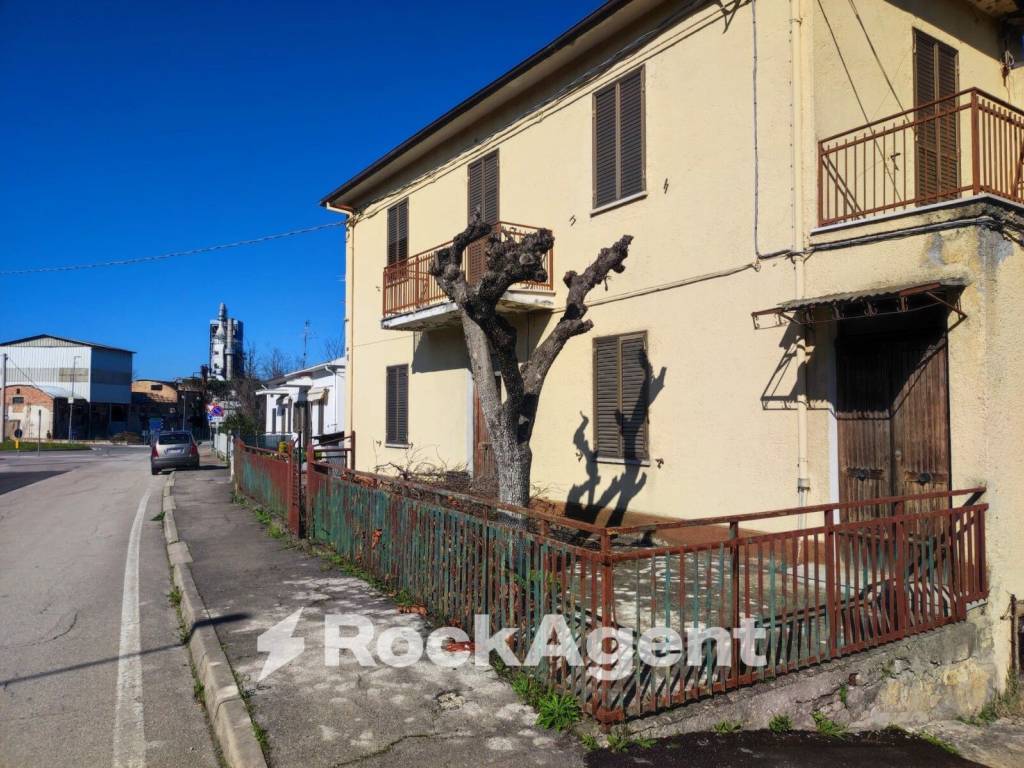 Casa indipendente a Scafa in Contrada Pianapuccia - Foto 4