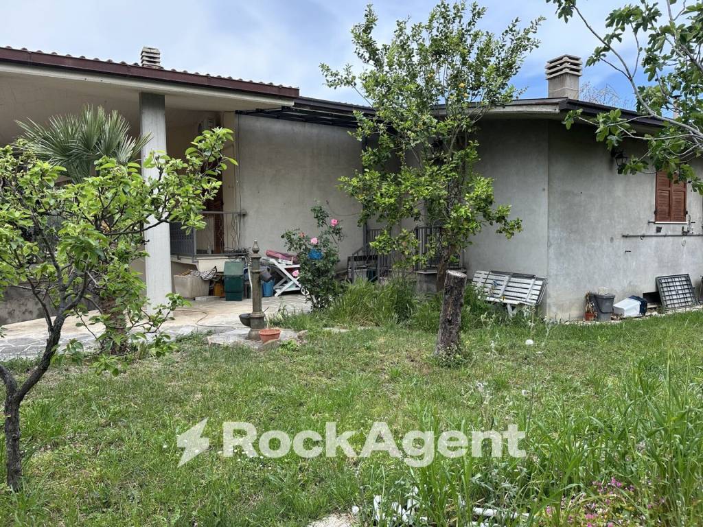 Villa a Alanno in Via Sant'Emidio, 79 - Foto 2