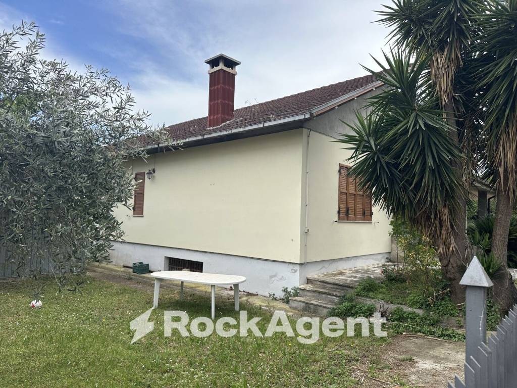 Villa a Alanno in Via Sant'Emidio, 79 - Foto 4