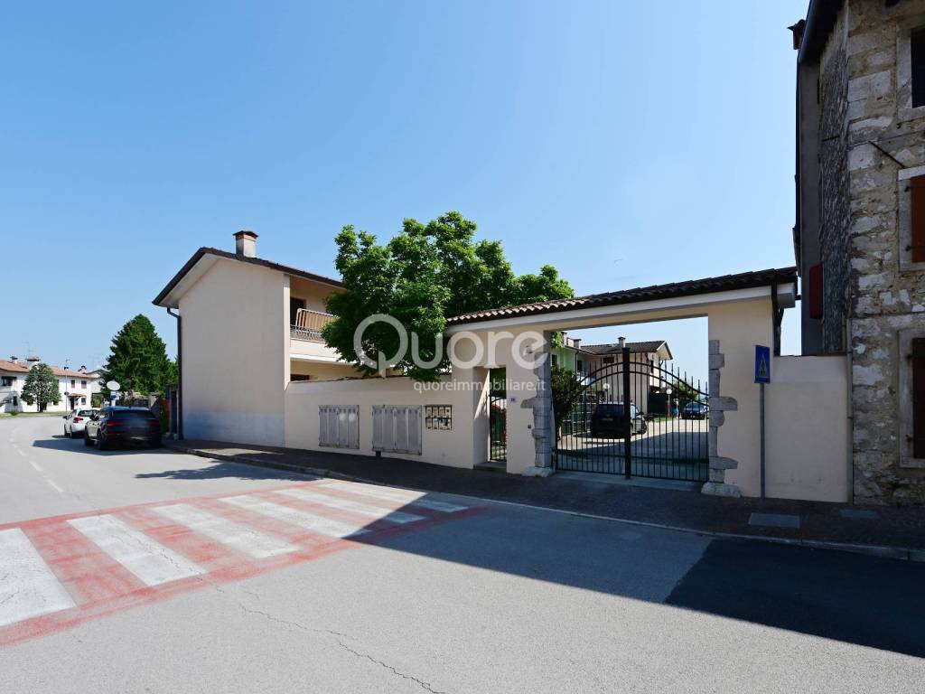 Appartamento a Chiopris-viscone in via c.battisti, 20 - Foto 2