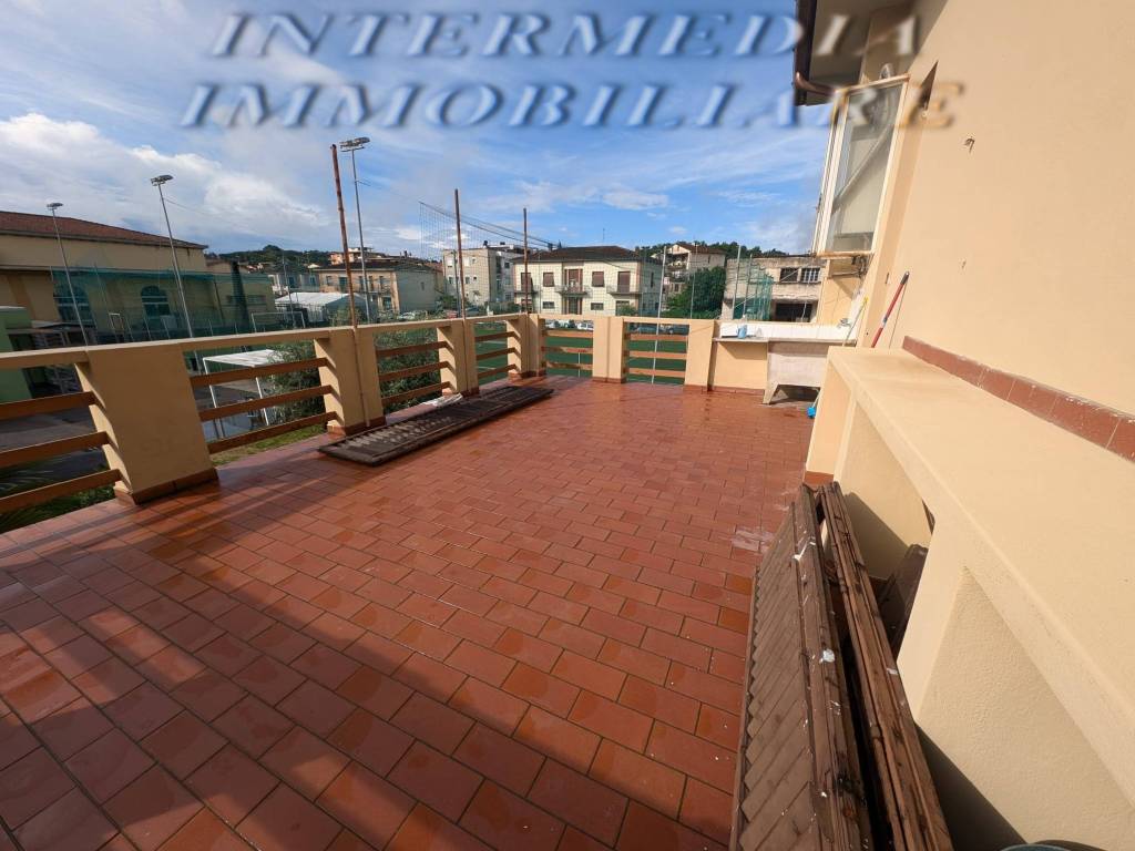 Villa a Montevarchi in Piazza della Repubblica - Foto 3