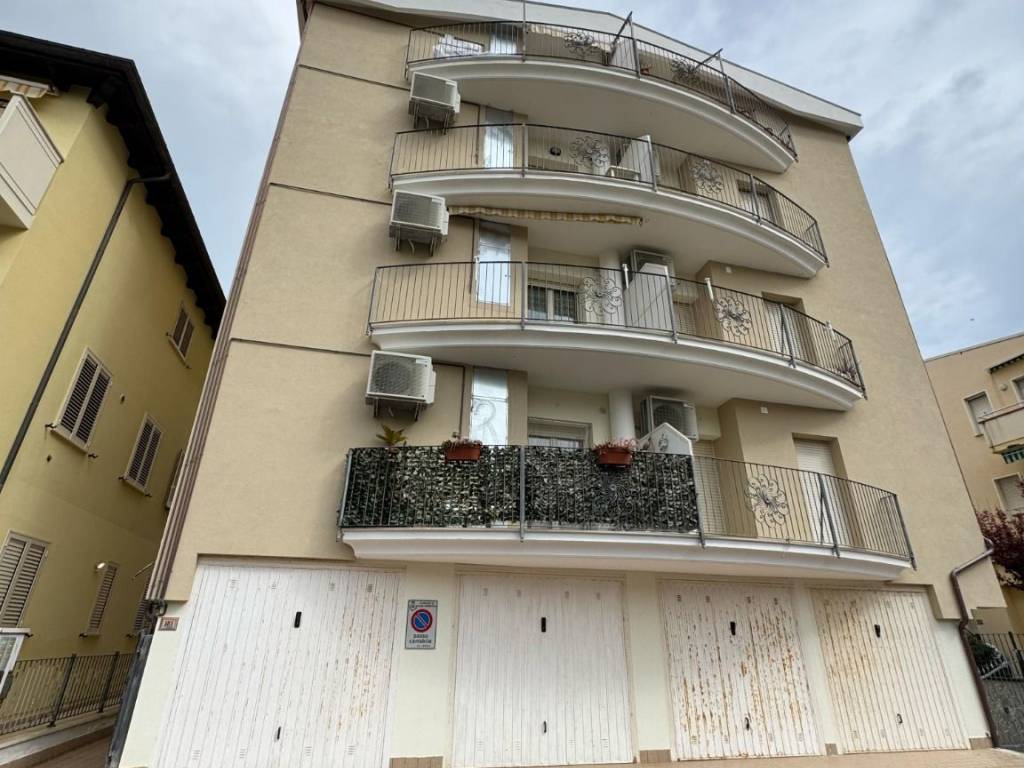 Appartamento a Alba adriatica in Via Giuseppe Garibaldi, 181 - Foto 2