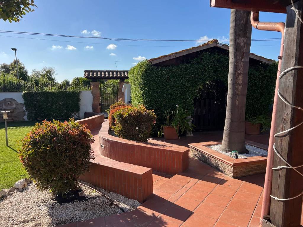 Villa a Aprilia in Via Chiese - Foto 4